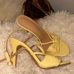 Cute Booty Lounge Yellow Heels